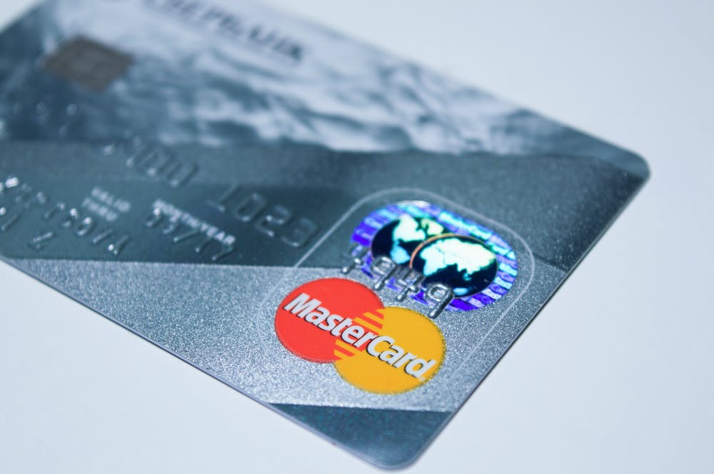 個人再生するとクレジットカードは作れない？使えるカードはある？